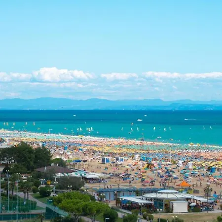 Spacious Flat With Fireplace Terrace Apartamento Bibione