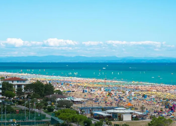 Spacious Flat With Fireplace Terrace Apartamento Bibione